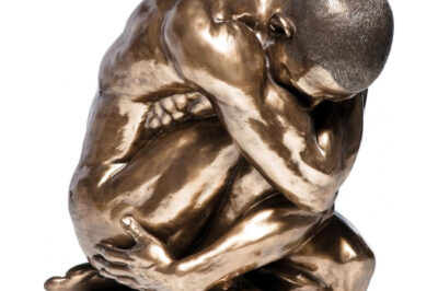 Decorazione Nude Man Hug Bronze - immagine 2